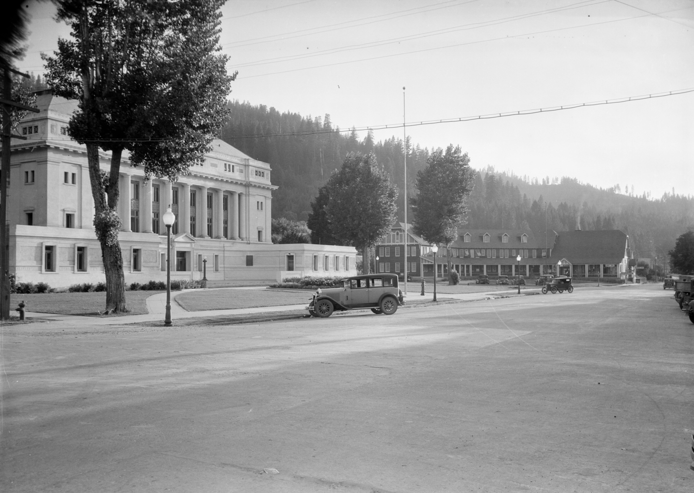 Plumas County Courthouse and Hotel Quincy (1935)